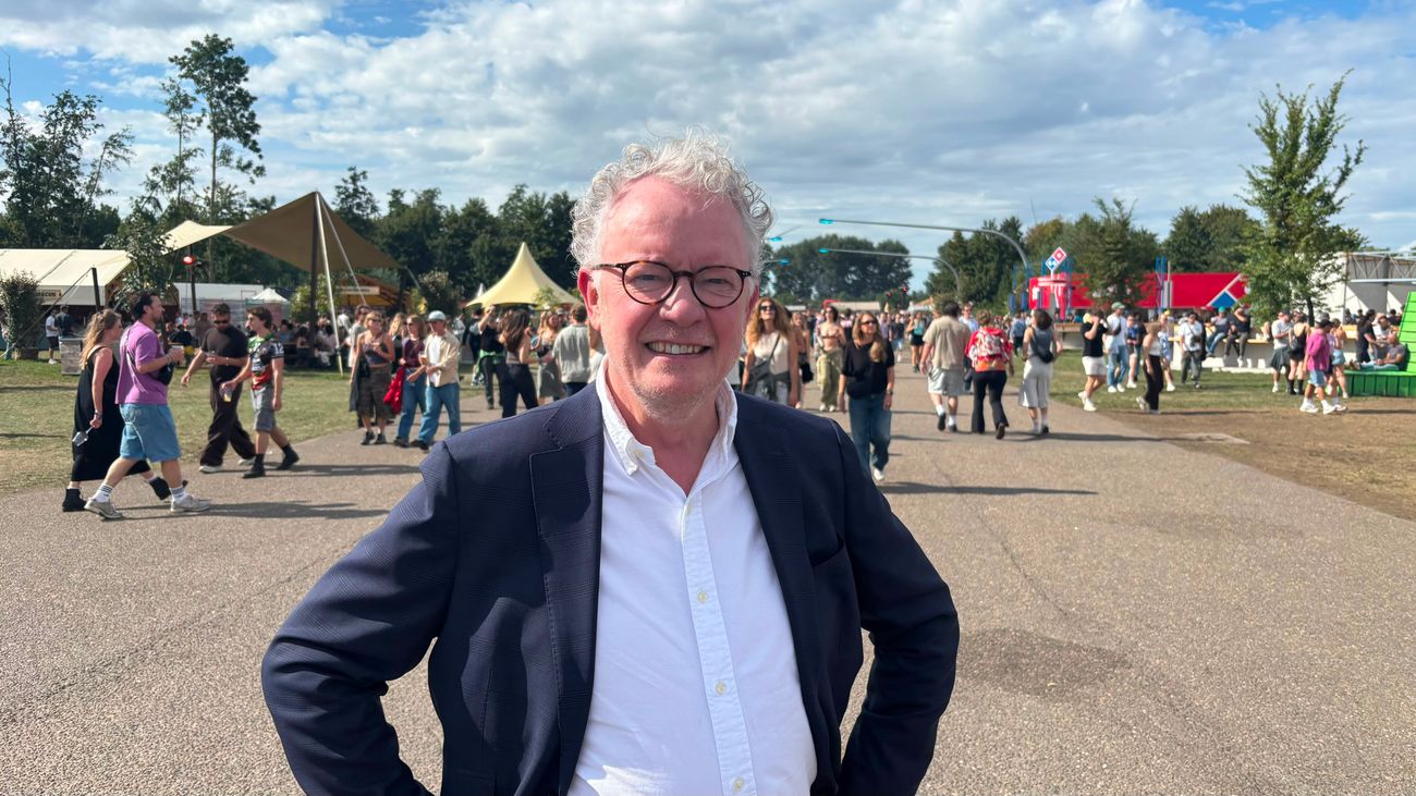Gemist - Dronten groeit tijdens Lowlands tijdelijk uit tot stad van ruim 100.000 inwoners