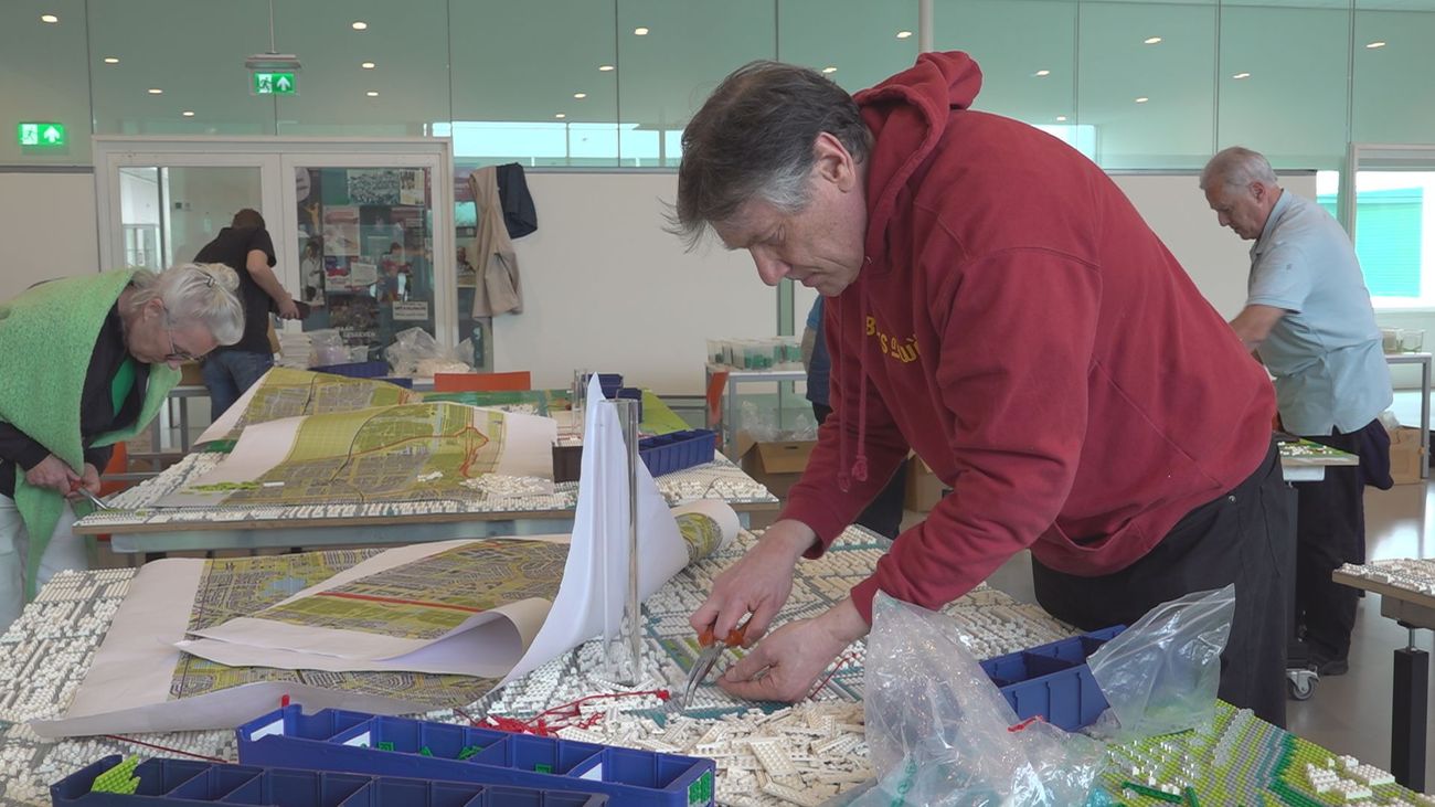 Nieuws - Lego-maquette van Almere wordt langzaam groen, 'Het is waanzinnig veel werk'