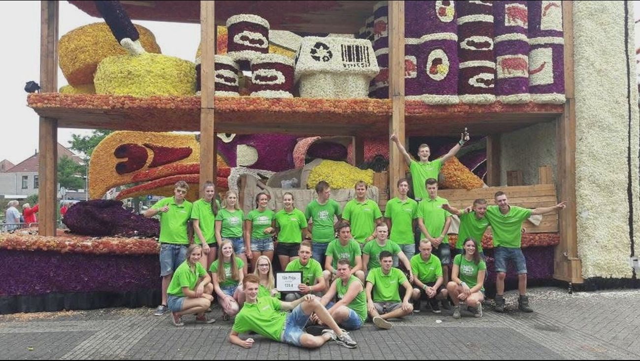 Nieuws - Geniale corsoclub gaat goed op grappig credo: 'Als we maar geen laatste worden'