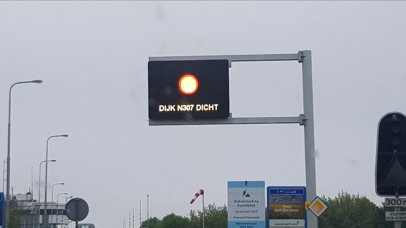 Markerwaarddijk dicht in verband met ernstig ongeluk