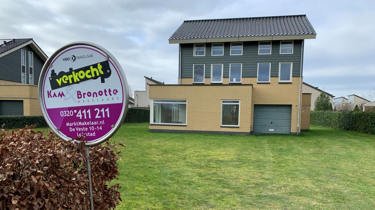 Omroep Flevoland – Actualités – Les prix des logements au Flevoland se stabilisent : « Les maisons individuelles deviennent disponibles mais restent à vendre plus longtemps »