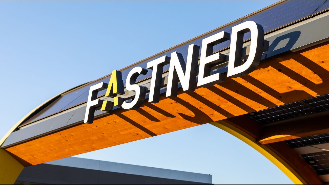 Nieuws - Fastned sleept Rijkswaterstaat voor de rechter om snellaadpalen langs A6