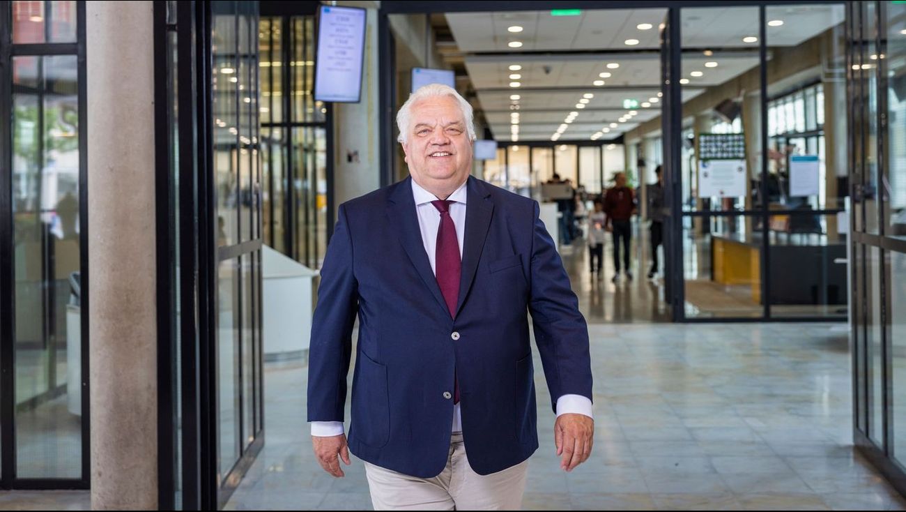 Nieuws - Kees Ahles stopt als wethouder van Almere