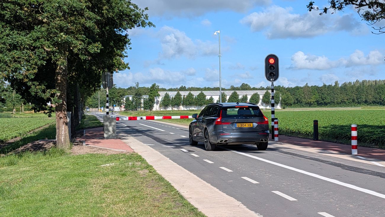 Nieuws - Nieuwe spits-slagboom Kleiweg na storing actief: omwonenden blij, forens baalt