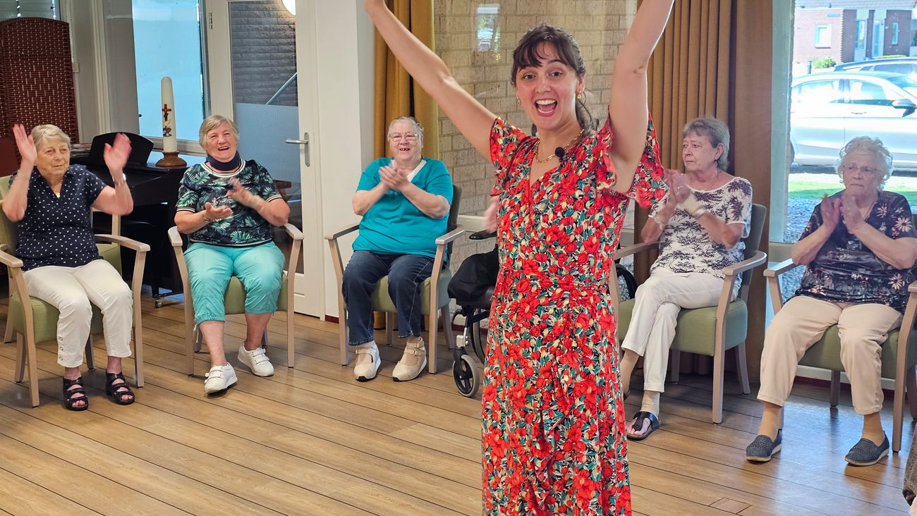 Nieuws - Lachen om niks? Dat is gezond! Senioren leren hoe ze spontaan kunnen lachen