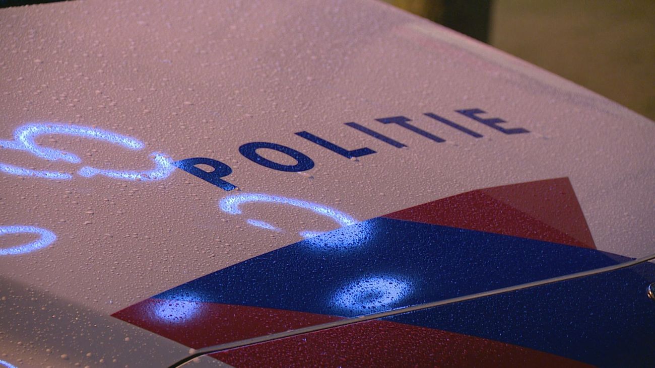 Nieuws - Explosie in portiek flatgebouw Almere Stad, meerdere ramen verwoest