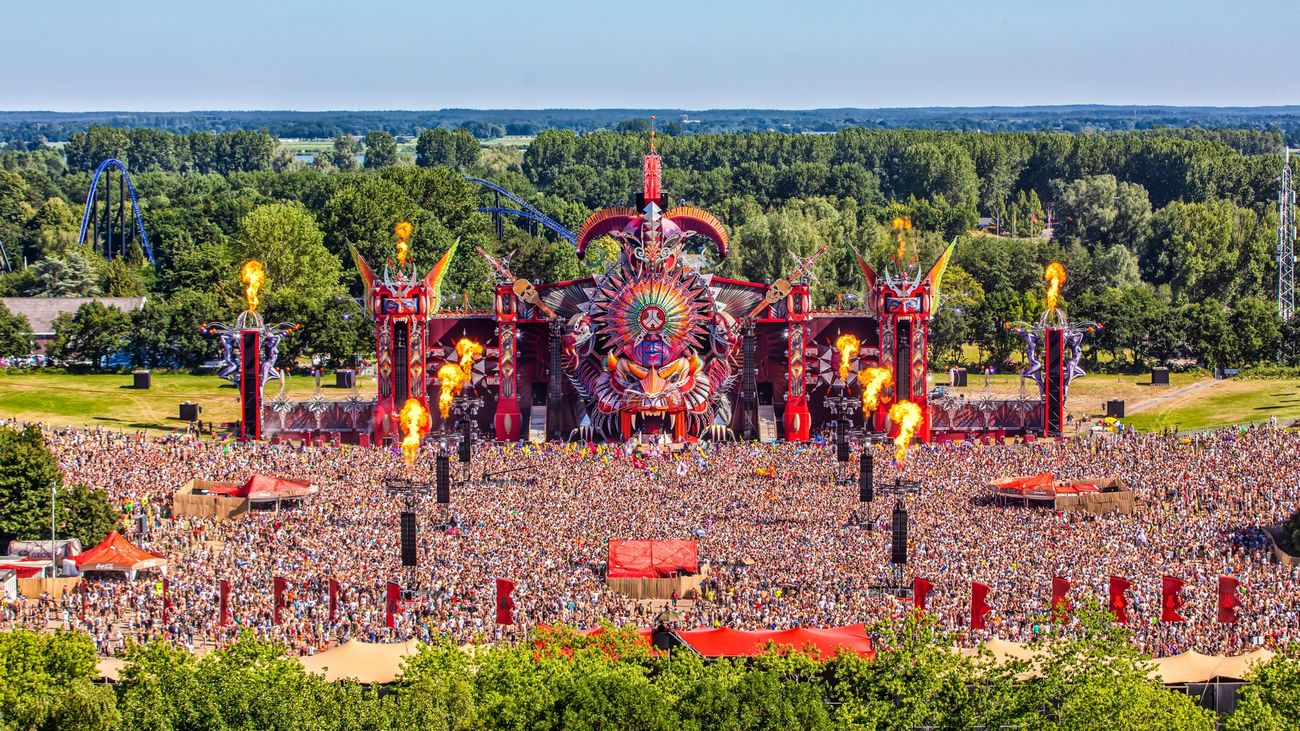 Nieuws - Vrijdag- en zaterdagbezoekers Defqon.1 komen er niet in: 'Maatregel vanwege de hitte'
