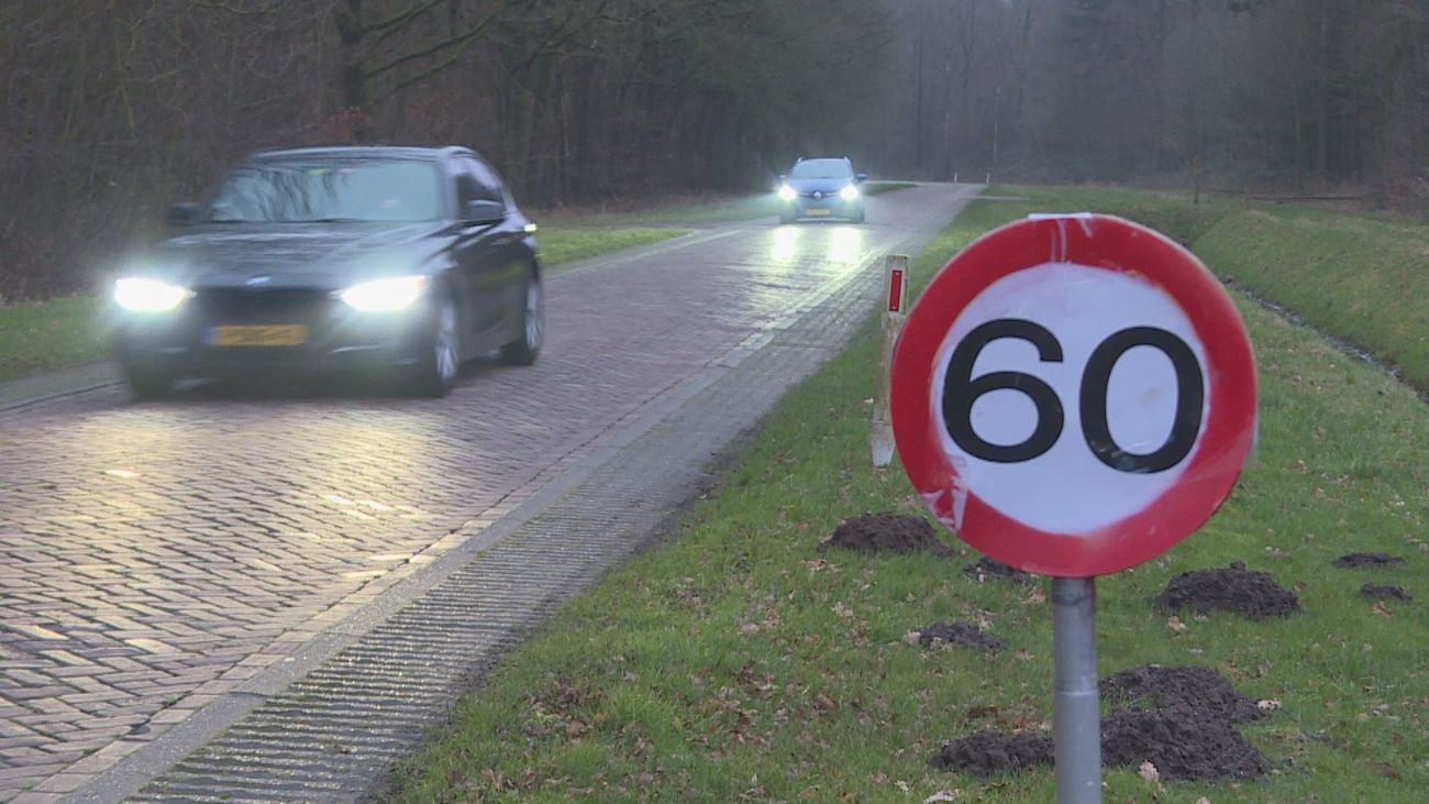 Nieuws - Obstakels tegen sluipverkeer Bomenweg en Voorsterweg komen er niet