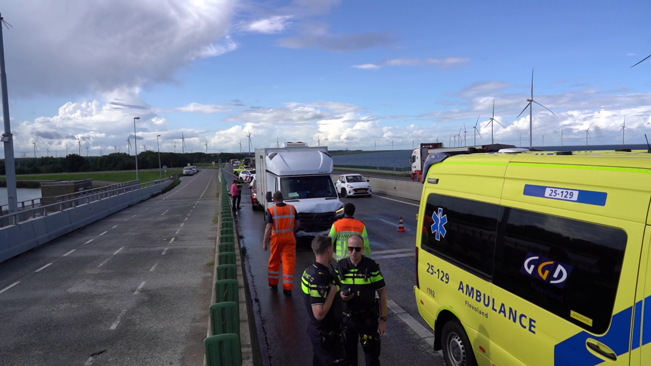 Forse schade bij botsing met drie voertuigen op Ketelbrug