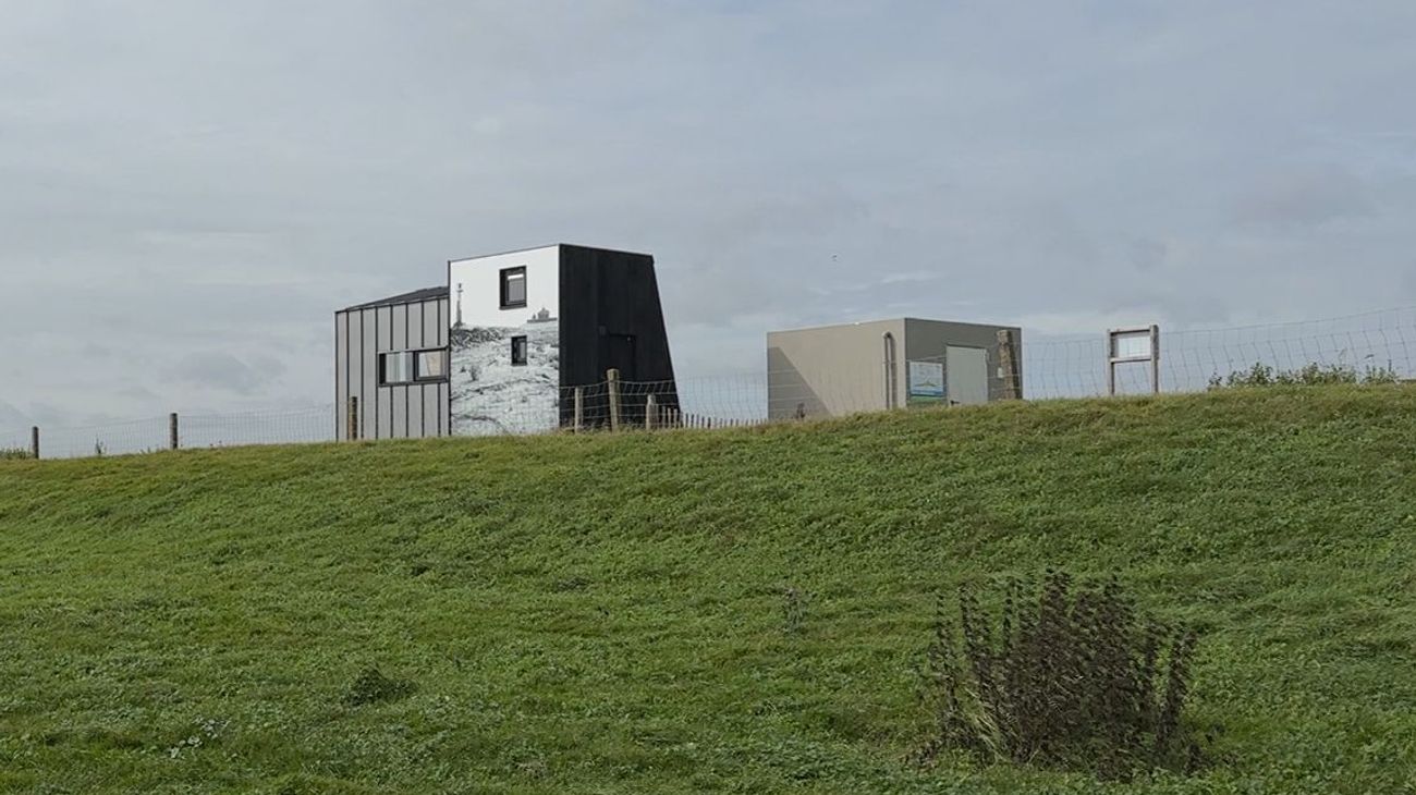 Nieuws - Tiny house op dijk vertelt verhaal van de leidam naar het oude Kraggenburg