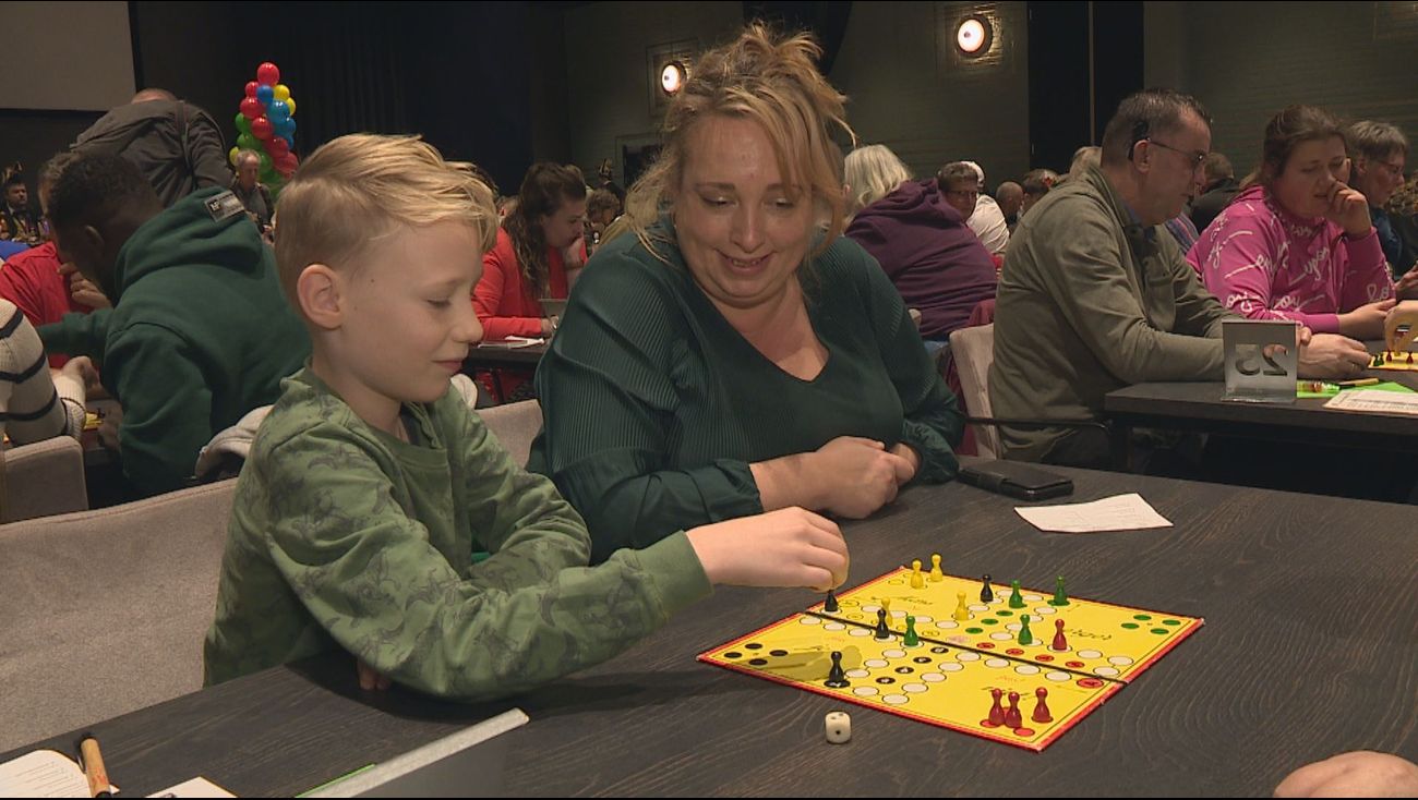 Puzzel Jan van Haasteren NK Mens Erger Je Niet 1000 stukjes bij Van Rietschoten