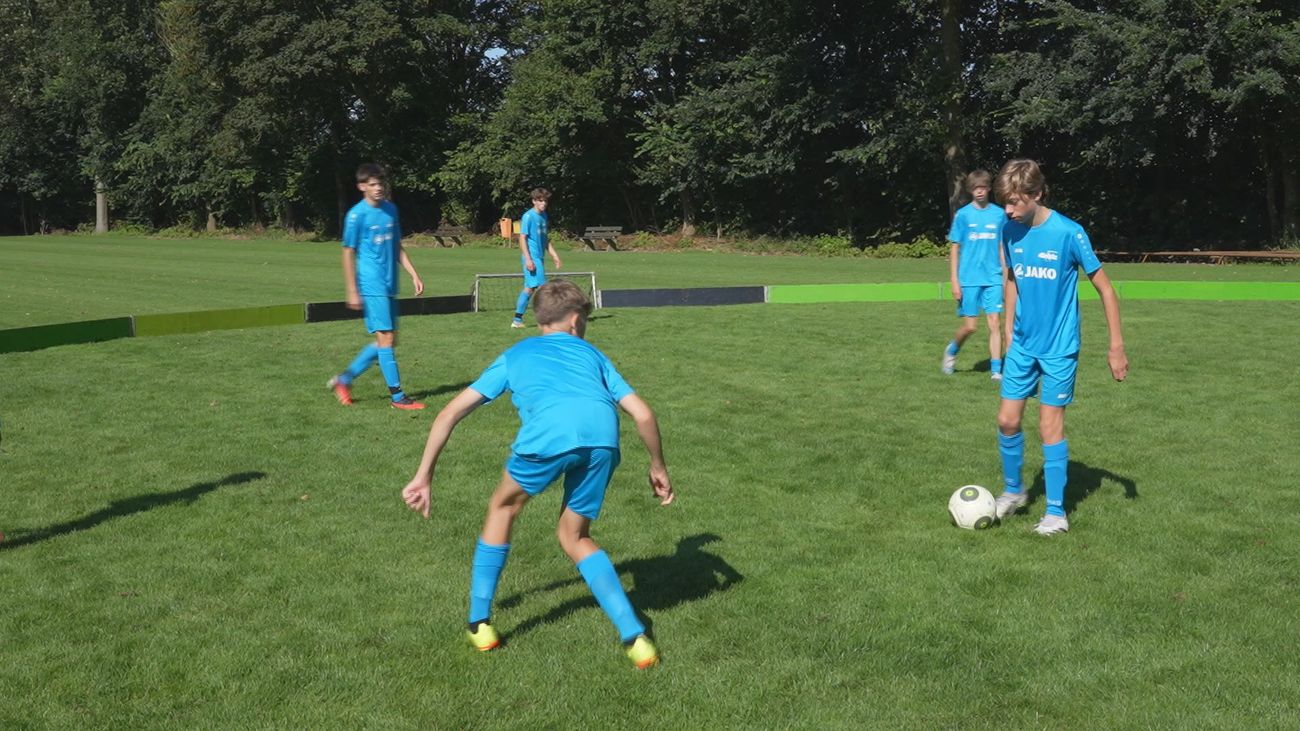 Nieuws - Vijf dagen lang voetballen tijdens eerste vakantieweek, 'Anders zit je maar thuis'