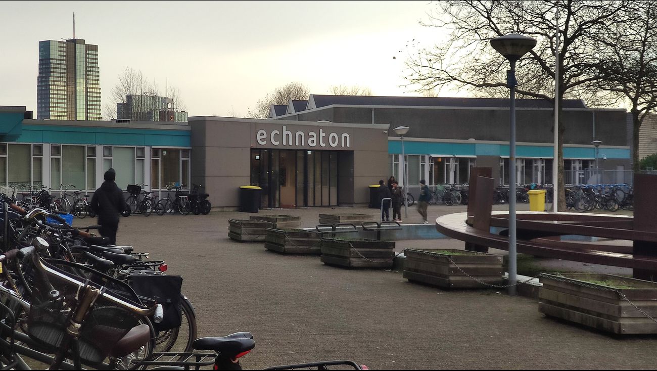 Nieuws - Voormalig docent van Echnaton vier jaar de cel in voor ontucht