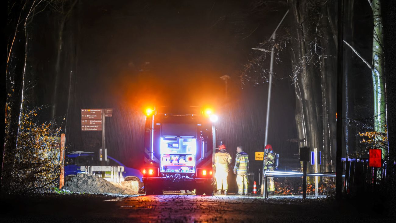 Nieuws - Jerrycans gedumpt in Marknesse, vermoedelijk drugsafval