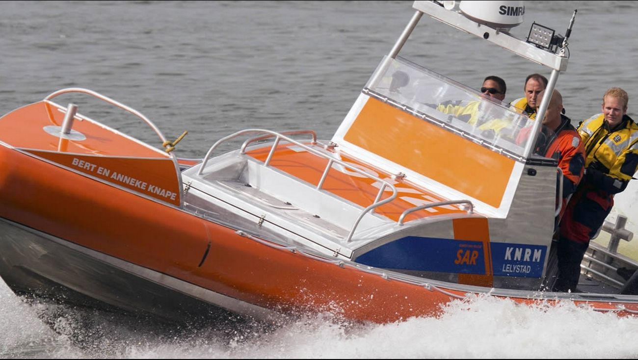 Nieuws - KNRM en politie rukken uit voor suppers in nood, duo weer veilig aan wal