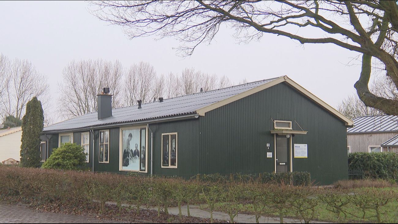 Nieuws - Vloer van barak voormalig werkeiland Lelystad krijgt opknapbeurt