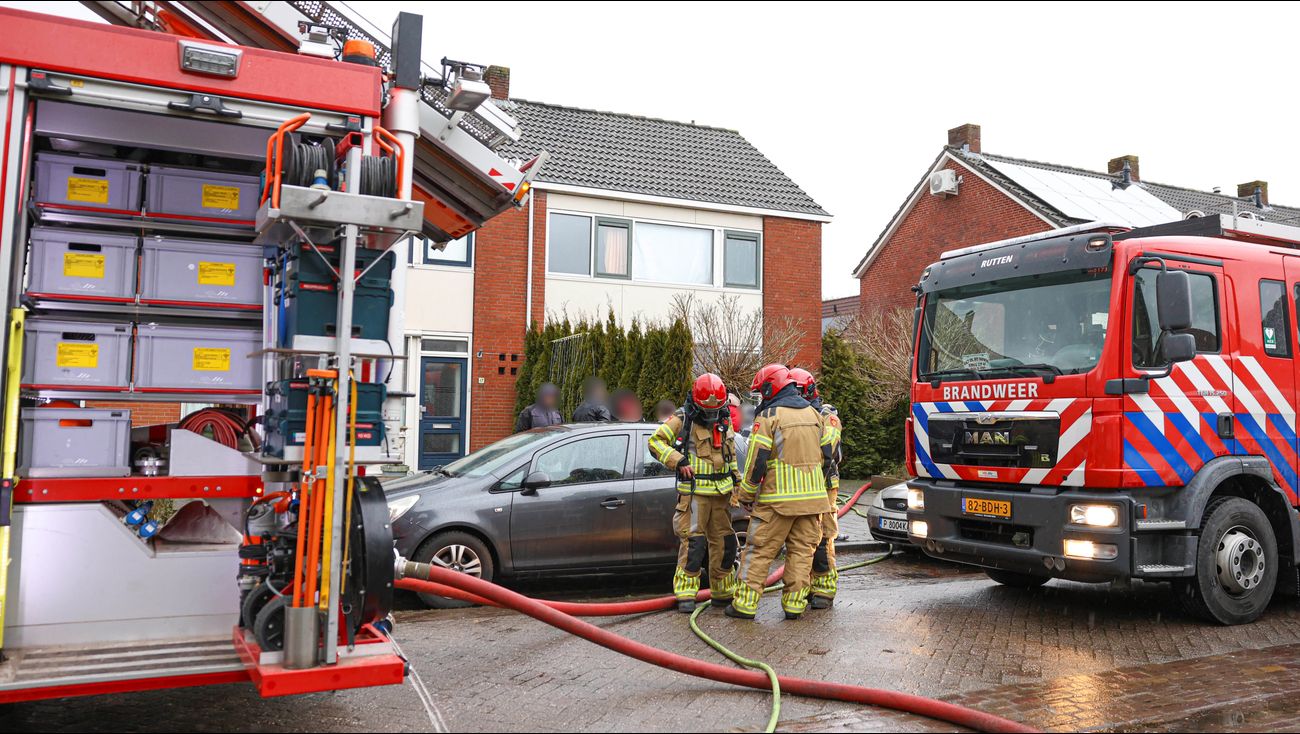 Nieuws - Brand in hoekwoning Espel, bewoners kunnen niet thuis slapen