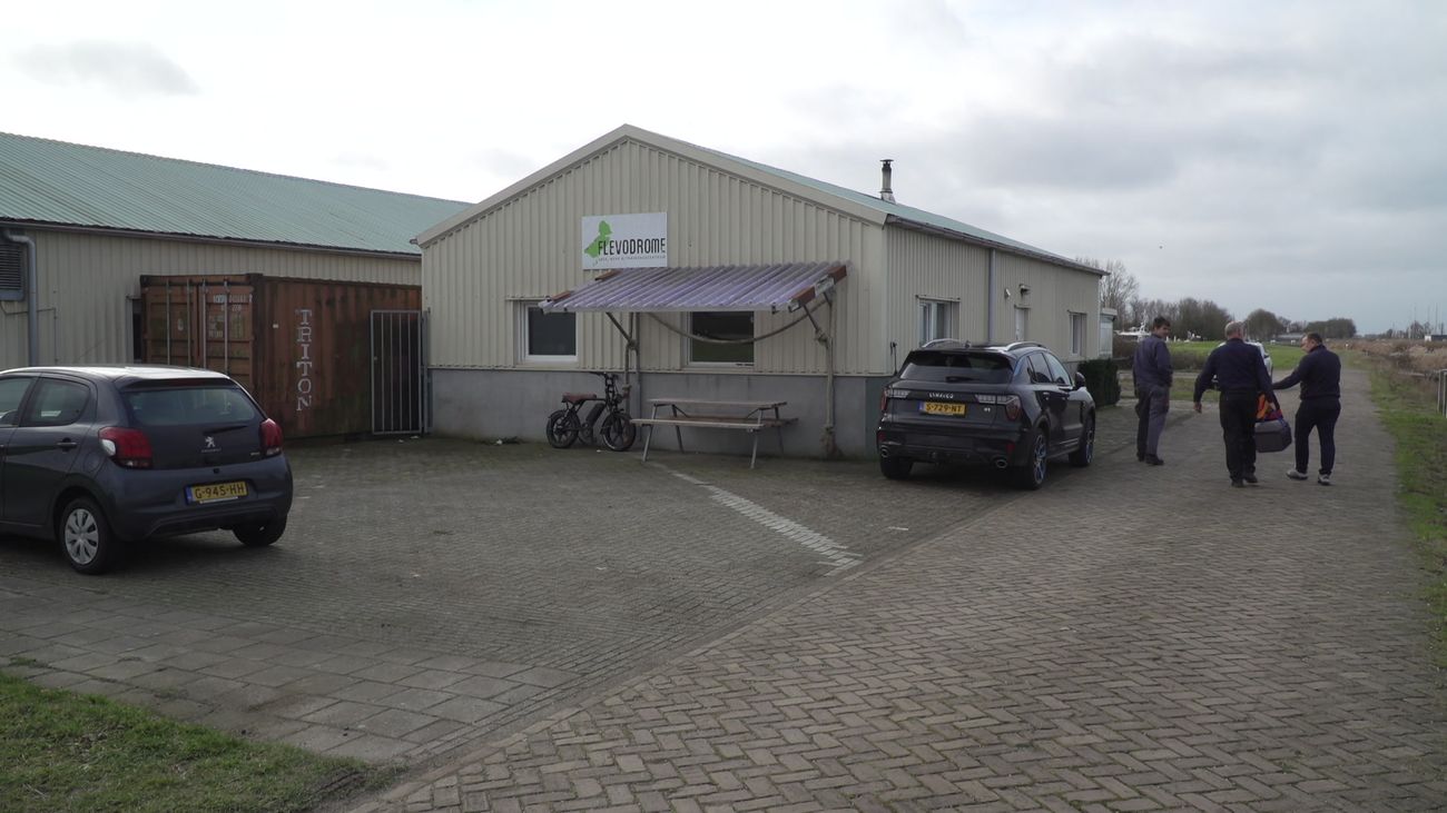 Nieuws - Scholengroep en waterschap: krakers moeten weg uit loods in Almere