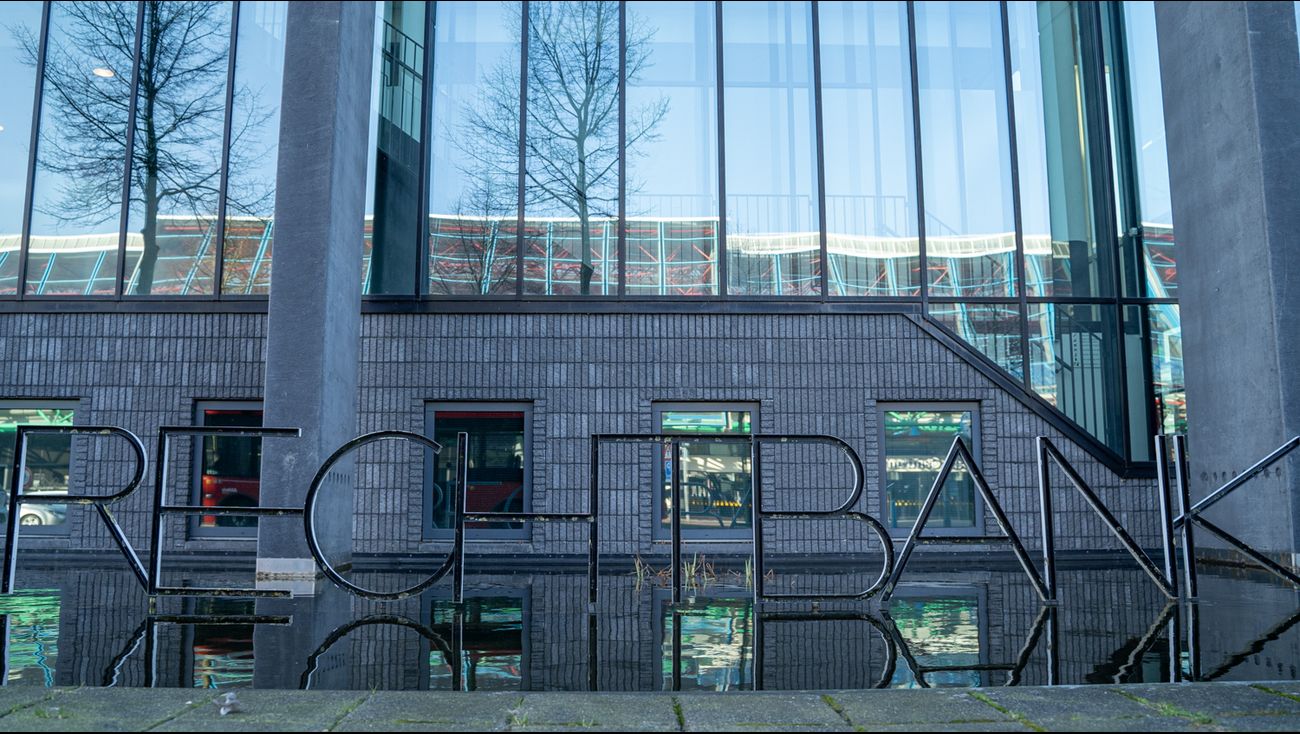 Nieuws - Man zet geboorte in scène om verkeersboetes te ontlopen, ex trekt bij gemeente aan de bel