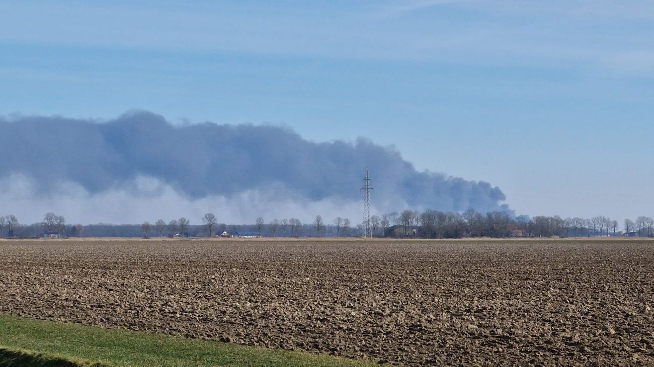 Nieuws - Grote brand bij Sint Jansklooster te zien in Ens, Flevolandse brandweer helpt