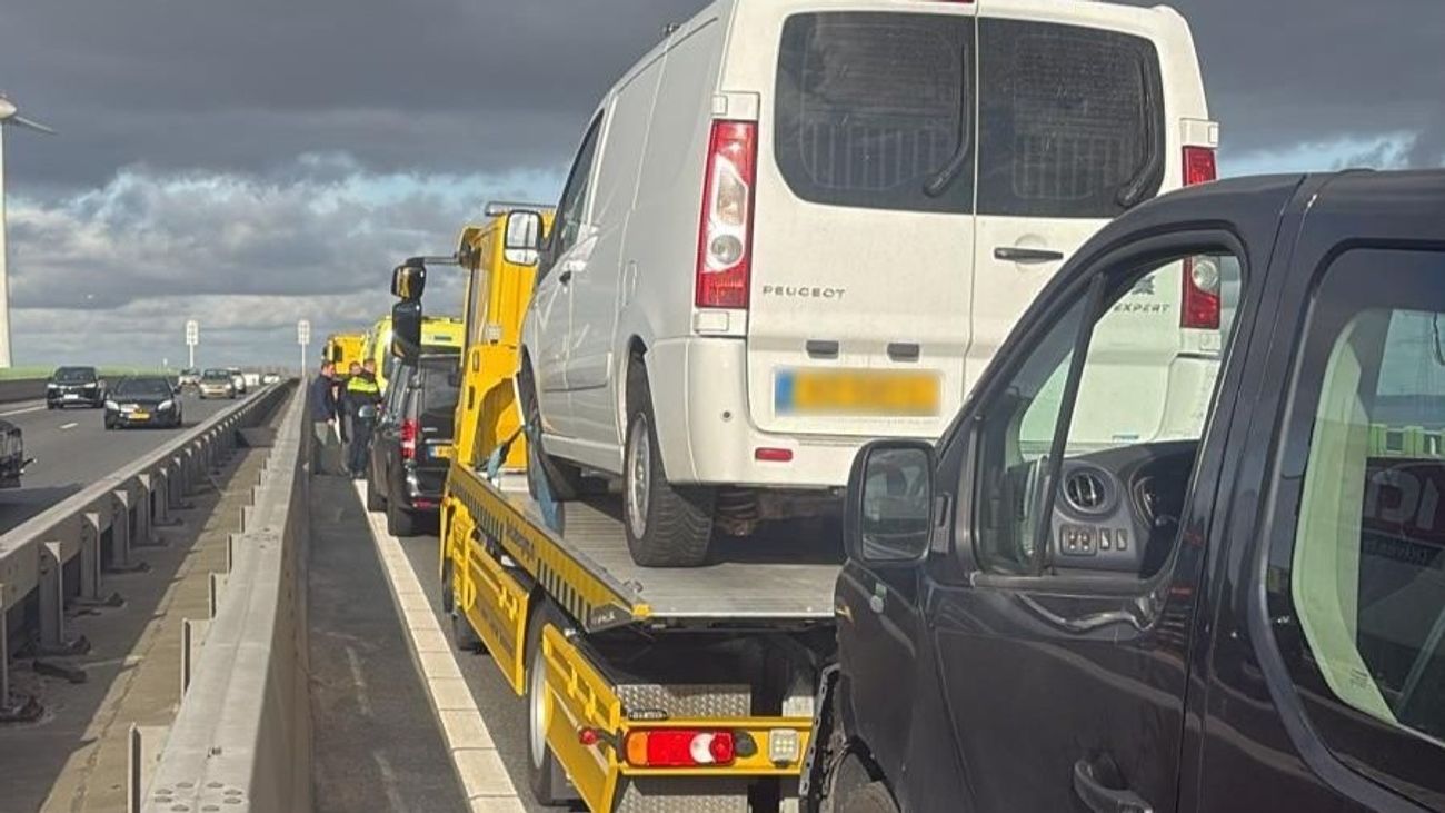 Nieuws - Kettingbotsing op Ketelbrug zorgde voor vertraging op A6, weg is weer vrij