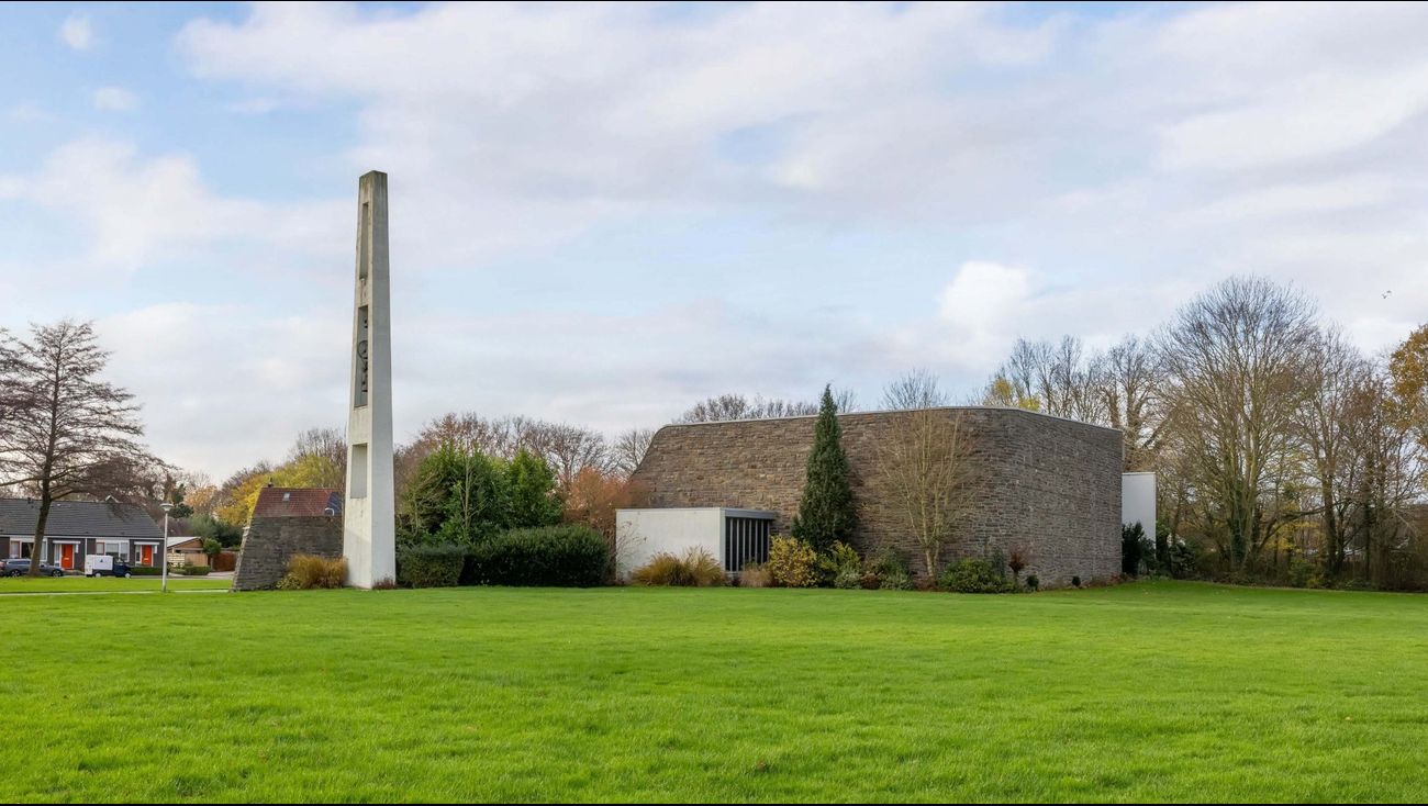 Nieuws - Tien geïnteresseerden voor voormalige katholieke kerk van Tollebeek