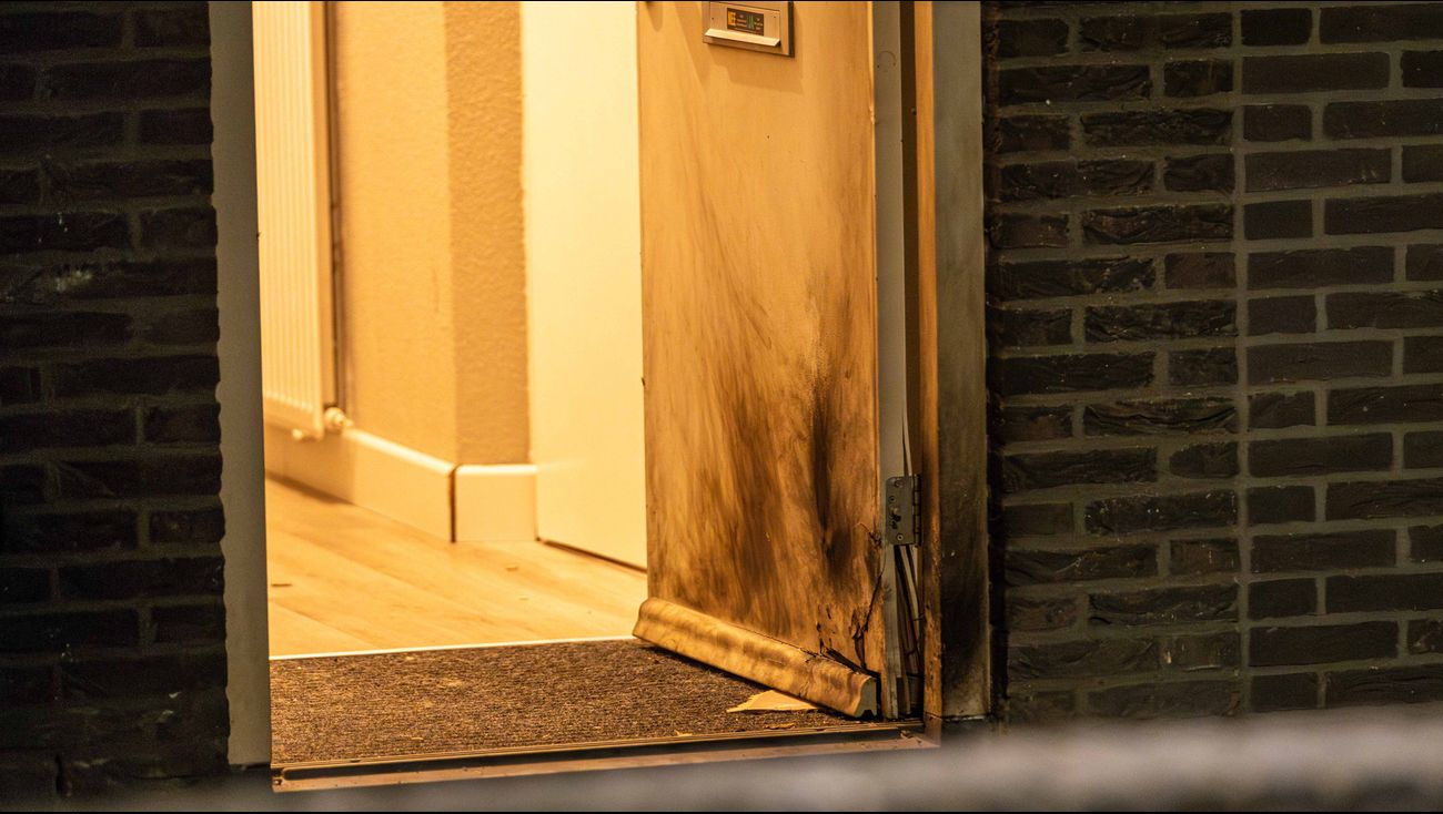 Nieuws - Buurtbewoners schrikken van explosie bij woning in Almere Buiten