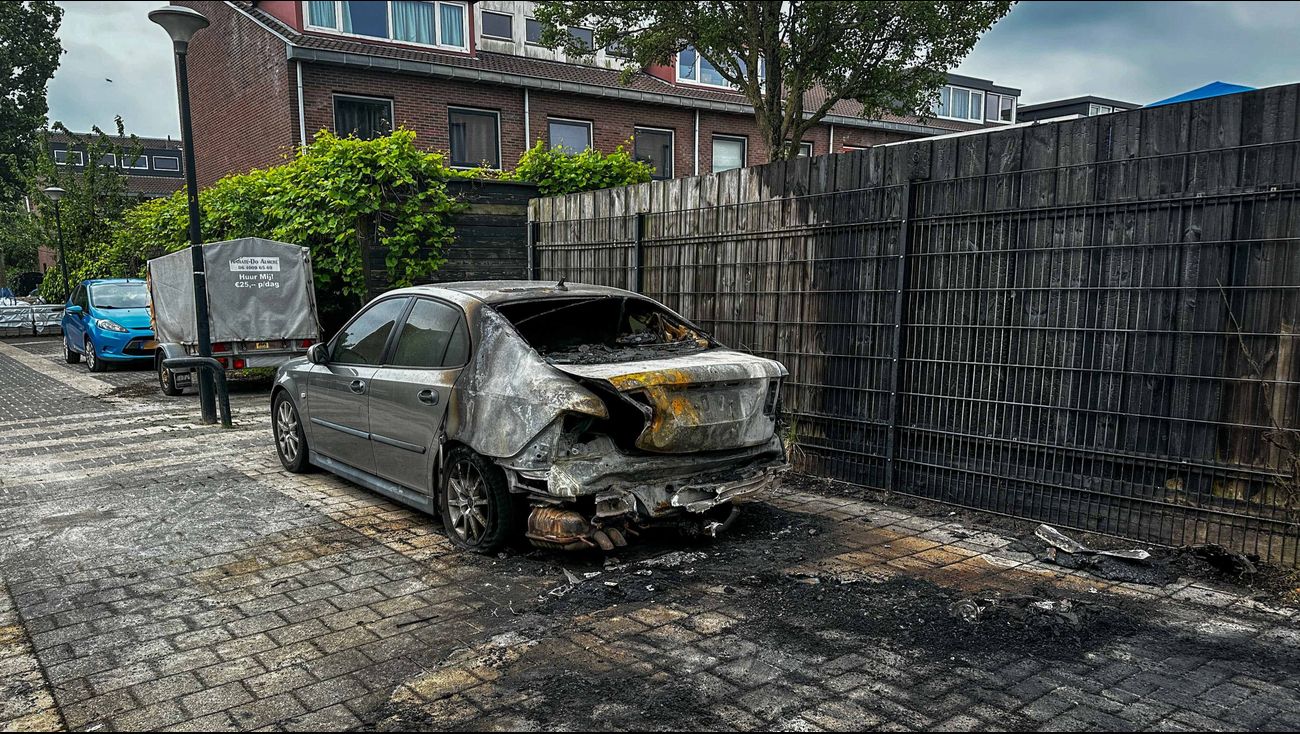 Nieuws - Meerdere autobranden in Almere Buiten