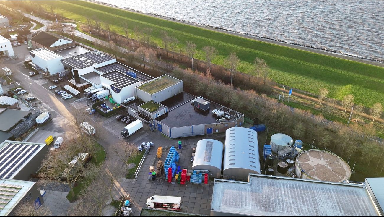 Nieuws - Visbedrijf bij Urk blijft stank veroorzaken en betaalt boetes niet