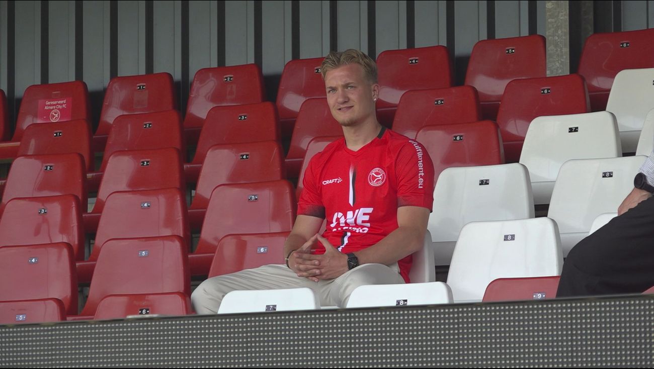 Sport - Play-offs: Almere City-topscorer Julian Rijkhoff begint ook tegen De Graafschap op de bank