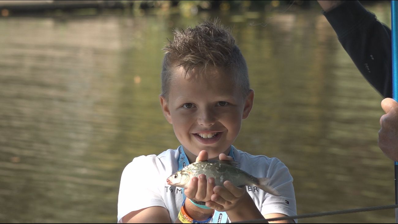 Nieuws - Kinderen kom tot rust, ga vissen! Zegt de hengelsportvereniging in Marknesse
