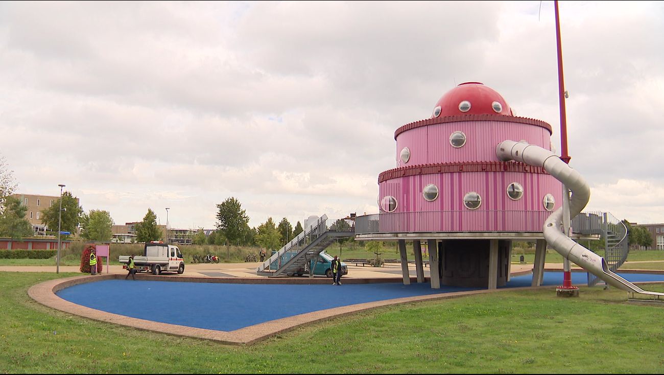 Nieuws - 300 Almeerders pleiten ervoor om iconisch gebouw het Klokhuis weer te gebruiken