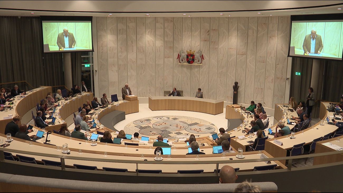 Nieuws - Gemeenteraad vreest bestuurlijke crisis in Almere na vertrek twee wethouders