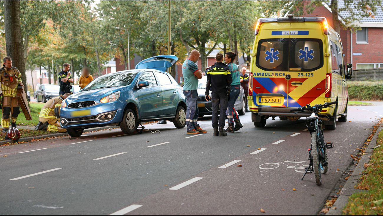 Nieuws - Kind op de fiets onder auto terechtgekomen in Emmeloord