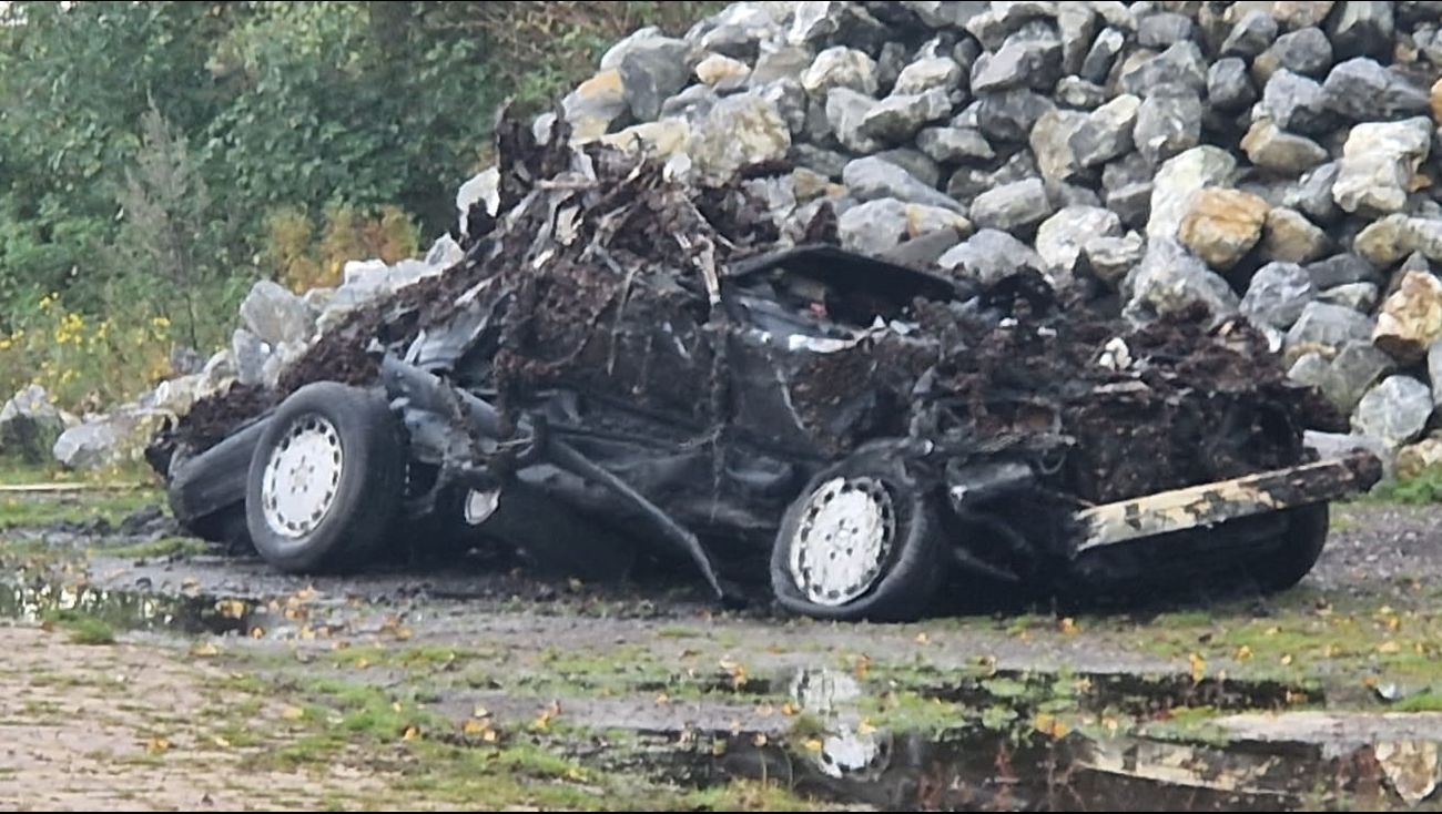 Nieuws - Hulpdiensten halen auto uit Trintelhaven, onderzoek naar eventuele inzittenden
