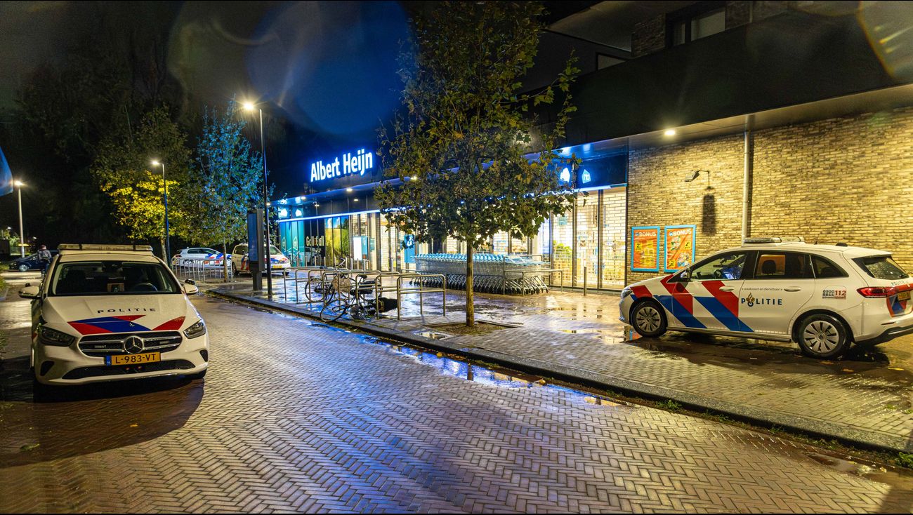 Nieuws - Albert Heijn in Almere Haven overvallen, medewerker met mes bedreigd