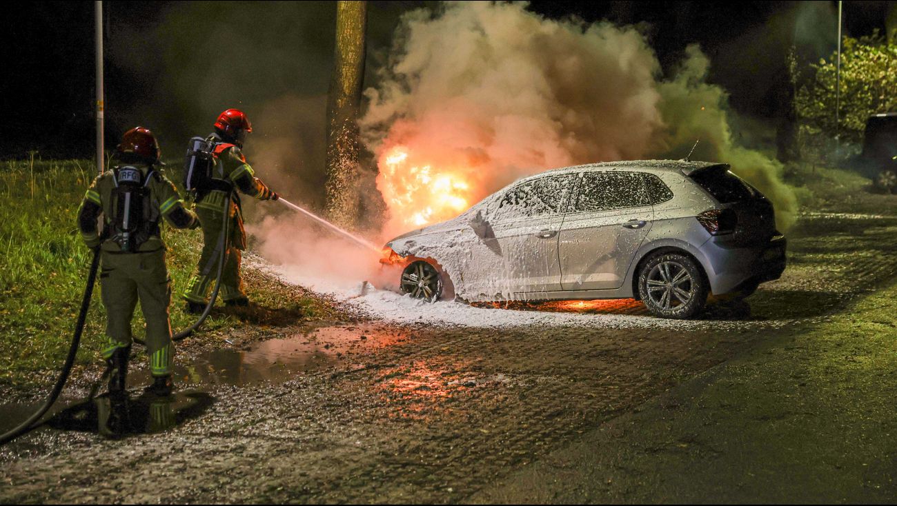 Nieuws - Weer auto in brand bij Emmeloord, politie onderzoekt oorzaak
