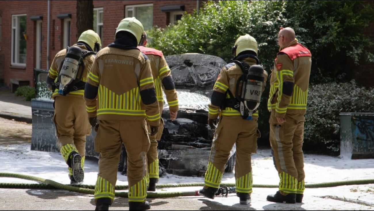 Nieuws - Almeerder ontkent in brand steken auto van ex, maar heeft de schijn tegen