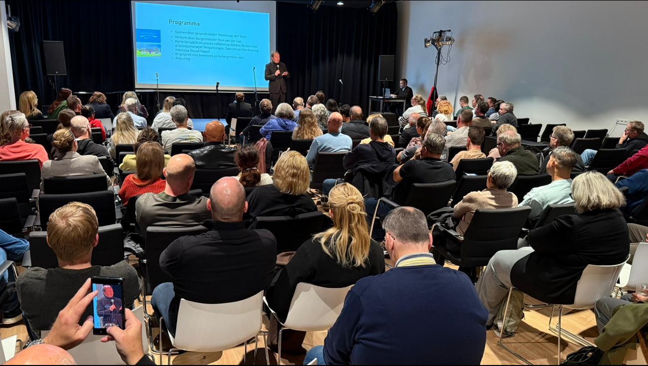 Nieuws - Frustratie en onbegrip bij buurtbijeenkomst over coffeeshop in Almere Buiten