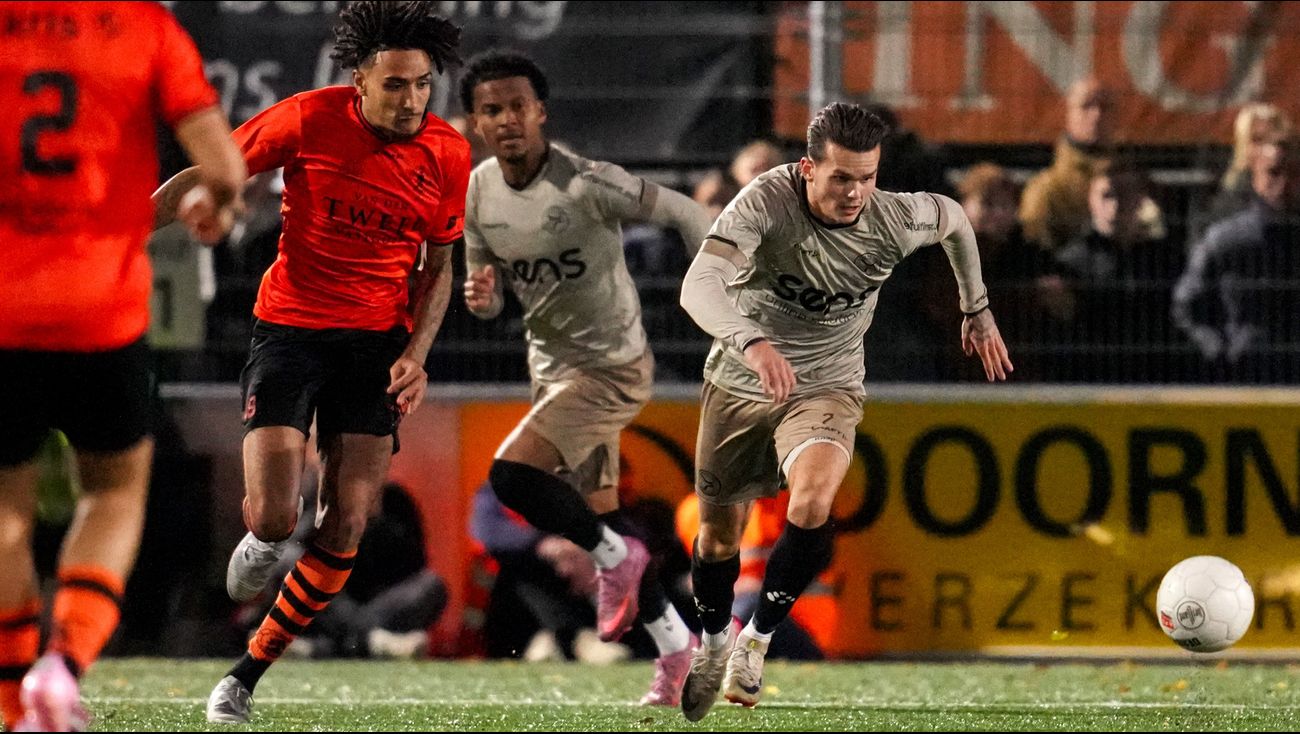 Sport - Almere City met moeite langs Sparta Nijkerk in bekertoernooi
