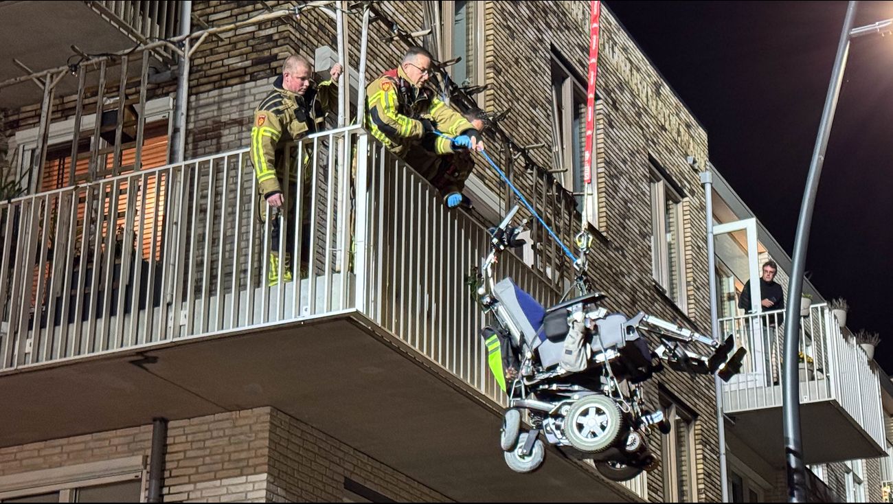 Nieuws - Lift kapot, maar brandweer laat gehandicapte man niet in de steek