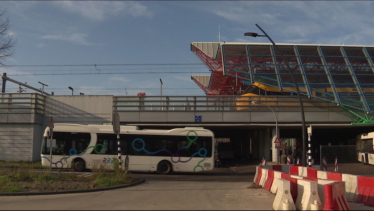Nieuws - Reizigers missen geregeld de trein door werkzaamheden op het Stationsplein