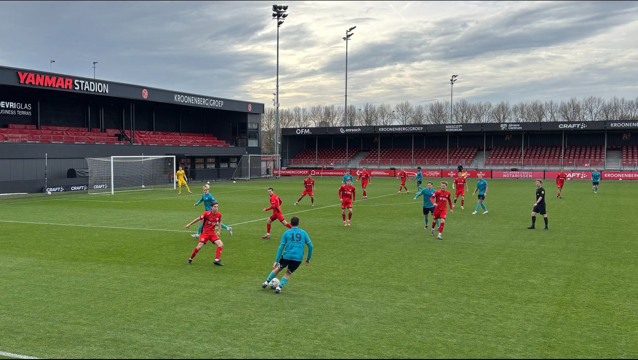 Sport - Almere City verliest nipt van SC Heerenveen in besloten oefenduel