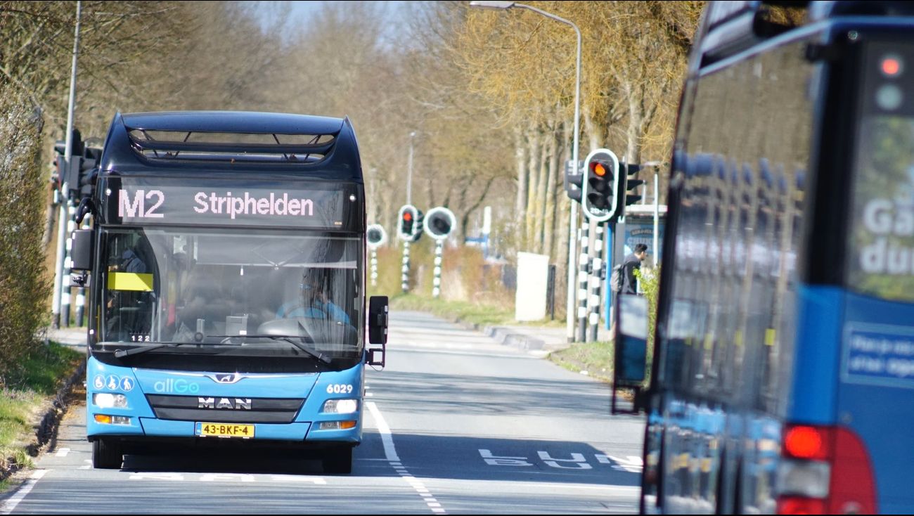 Duurdere kaartjes, OVpay verplicht en hogere boetes: dit verandert er voor busreizigers in Almere