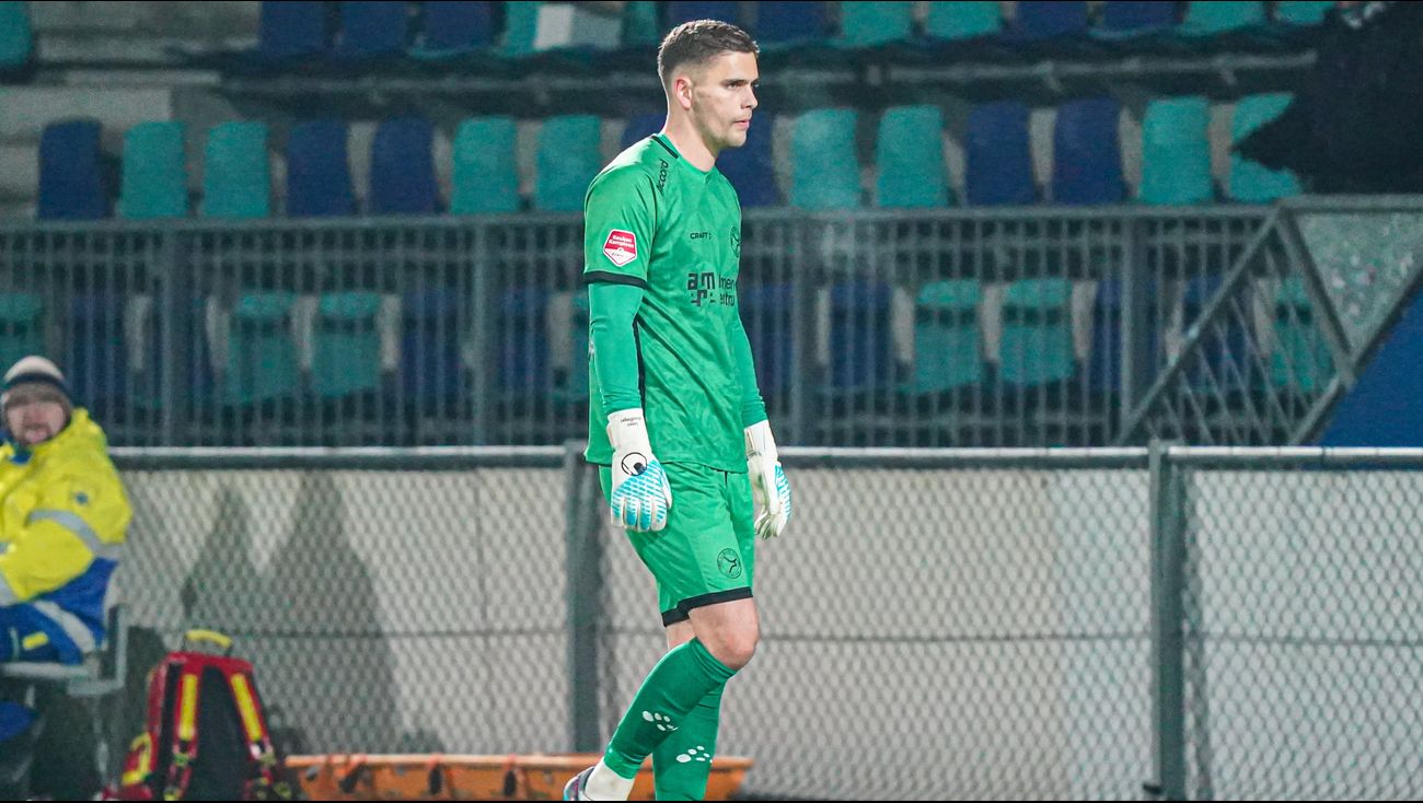 Sport - Rode kaart Almere City doelman Wendlinger kwijtgescholden