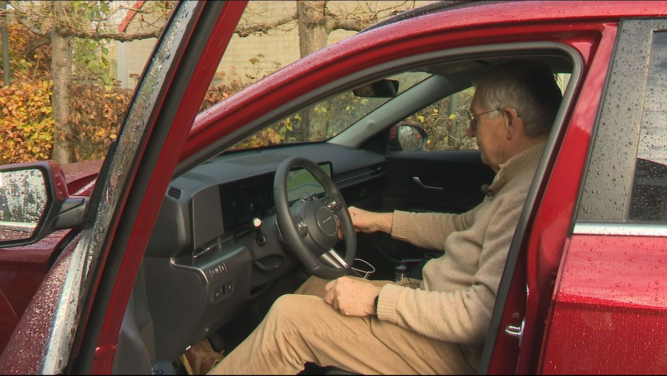 Nieuws - Piet (82) uit Almere haalt zijn taxidiploma maar mag geen Wmo-ritten meer rijden