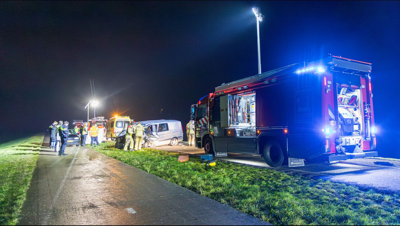 Nieuws - Dode en drie gewonden door ongeluk op Oostvaardersdijk bij Lelystad