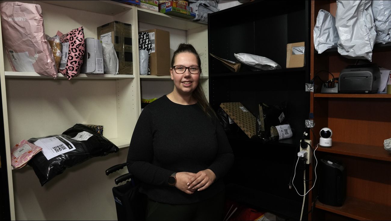 Nieuws - Topdrukte bij Almeers pakketpunt aan huis in aanloop naar feestdagen