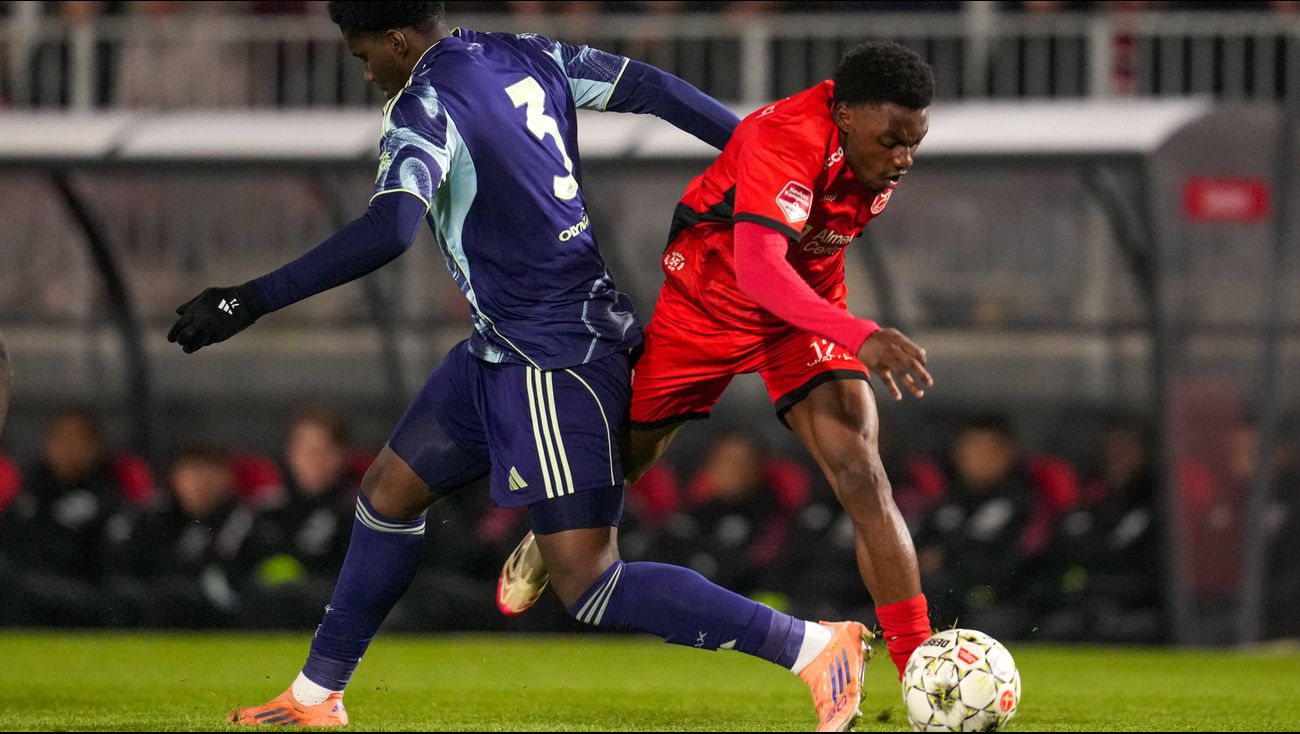 Sport - Live: 2e helft begonnen: Almere City FC - Jong Ajax 1-0