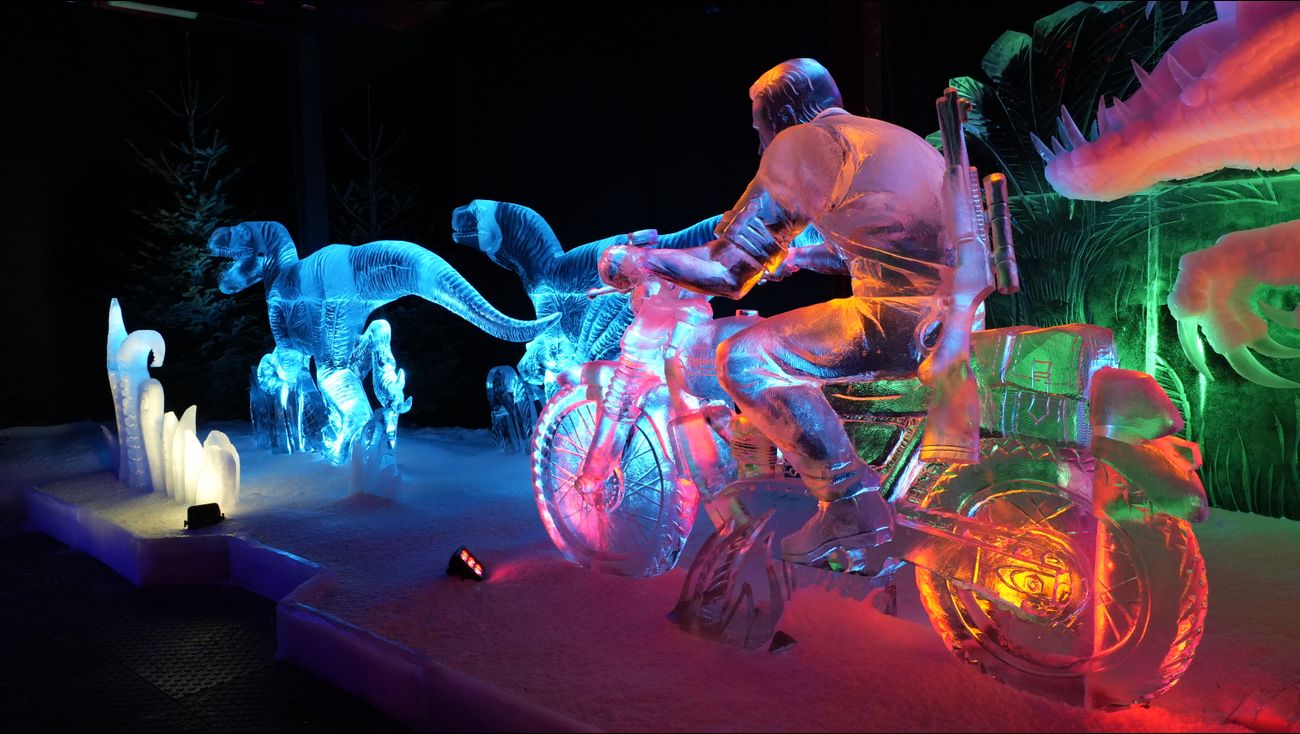 Nieuws - Wandelen door een filmwereld van ijs: IJsbeeldenfestival weer geopend